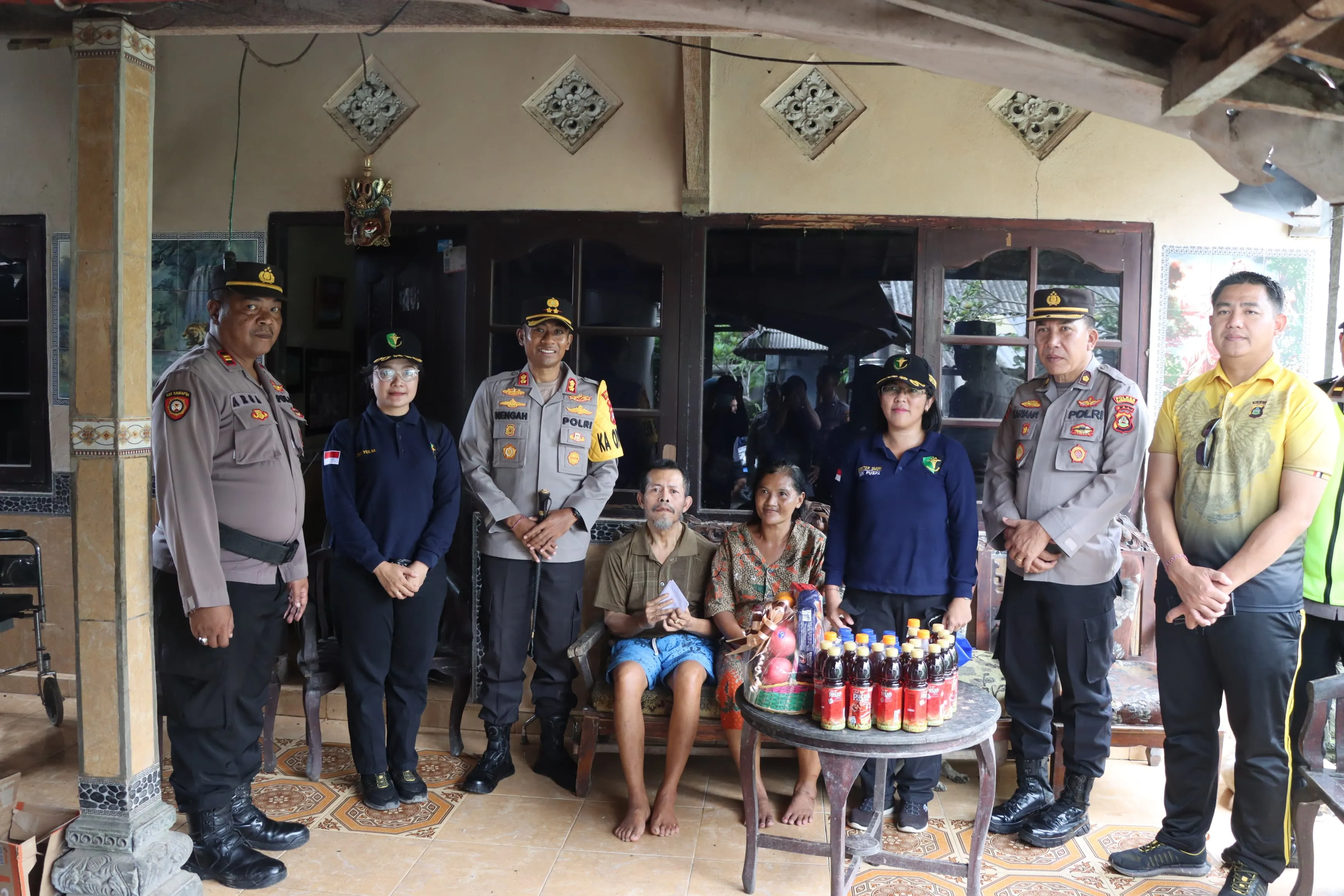 Kapolres Karangasem Berkunjung dan Berikan Semangat Kepada Personel Yang Sakit