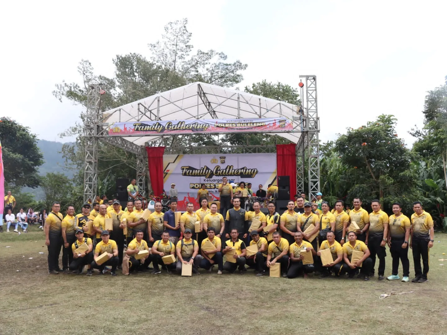 Jalin Kebersamaan Dengan Berolahraga dan Family Gathering Keluarga Besar Polres Buleleng