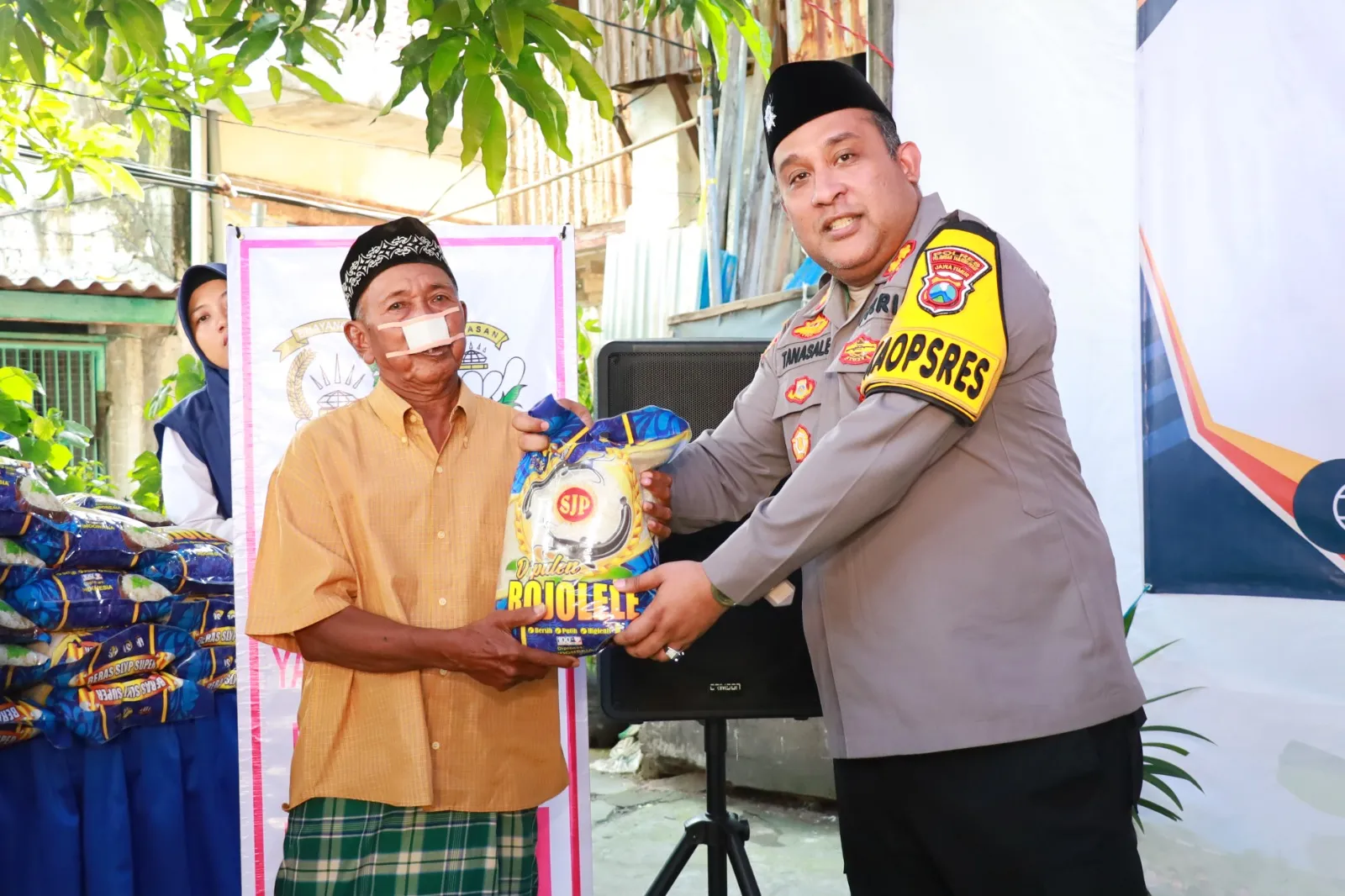 Berbagi Kasih di Bulan Ramadhan Polres Tanjung Perak Gelar Bansos dan Santuni Anak Yatim