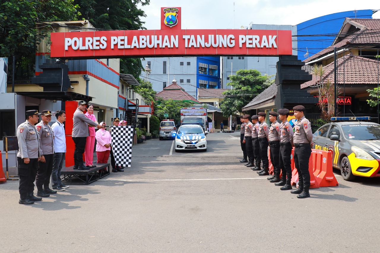 Polres Pelabuhan Tanjung Perak Kirim Bantuan Kemanusiaan Bagi Korban Banjir di Jawa Tengah