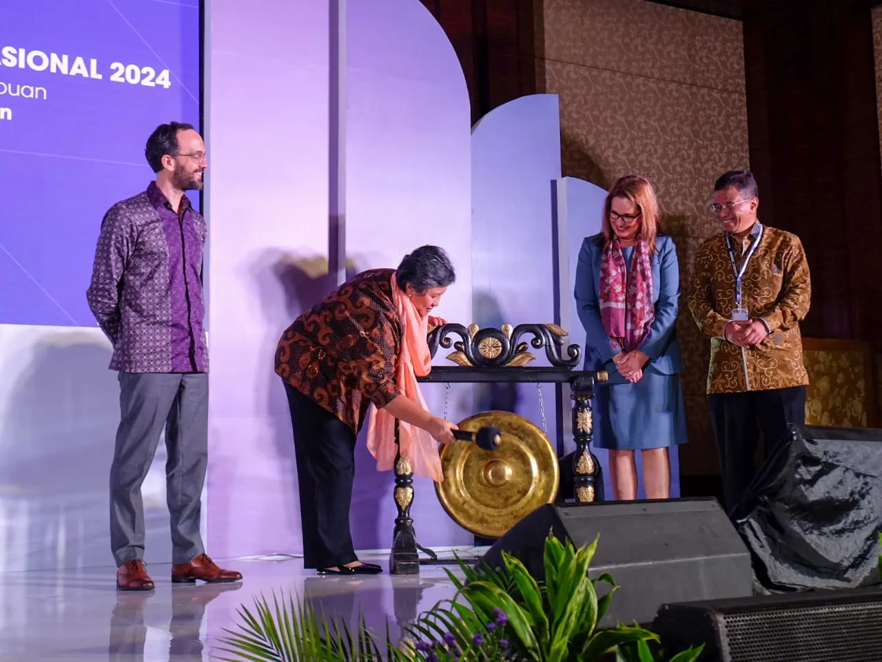 Revolusi Kesehatan di Indonesia Dengan Memberdayakan Perempuan Sebagai Pemimpin InspireInclusion