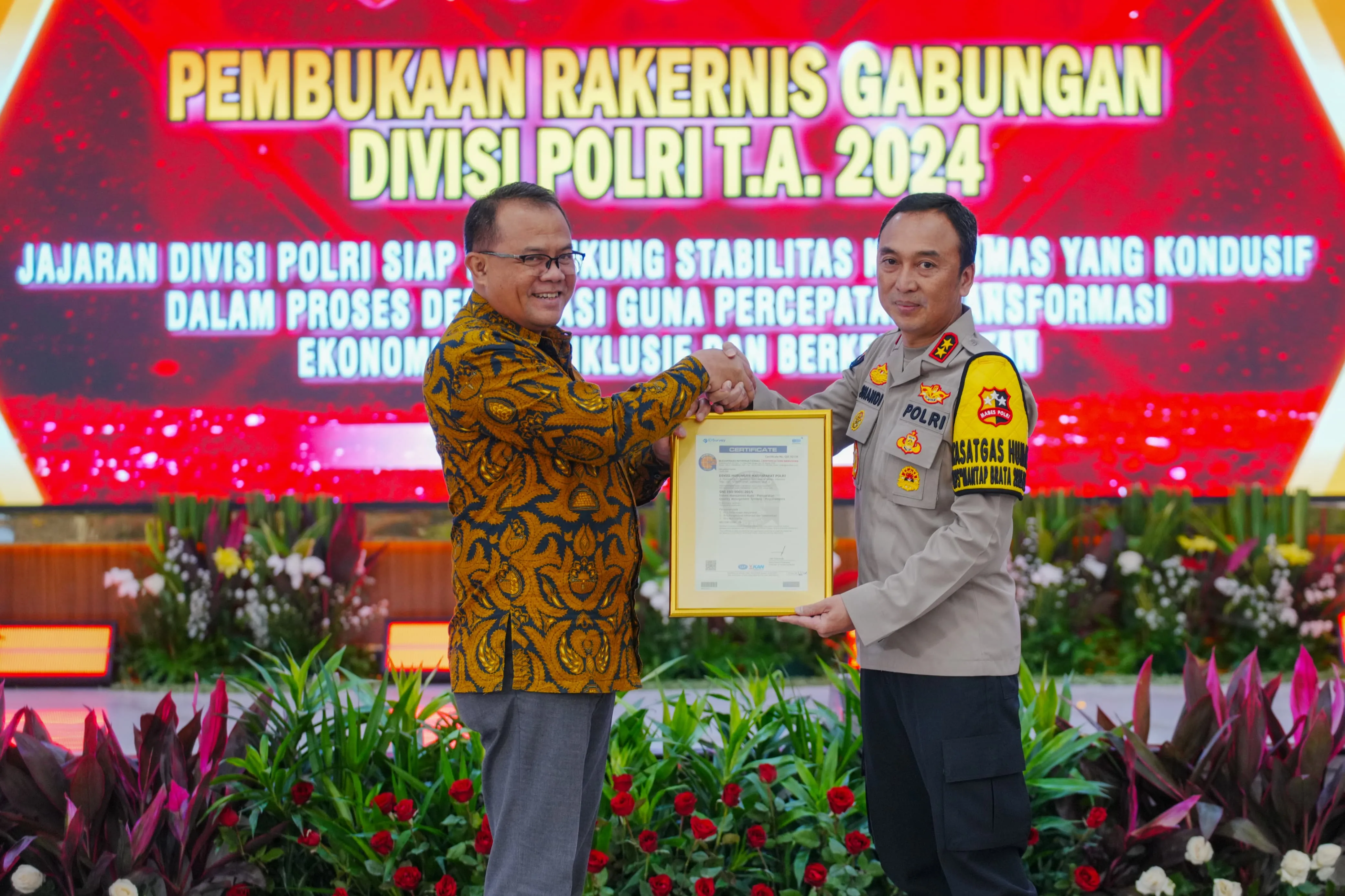Kapolri Apresiasi Divhumas Atas Sertifikasi ISO 9001: 2015