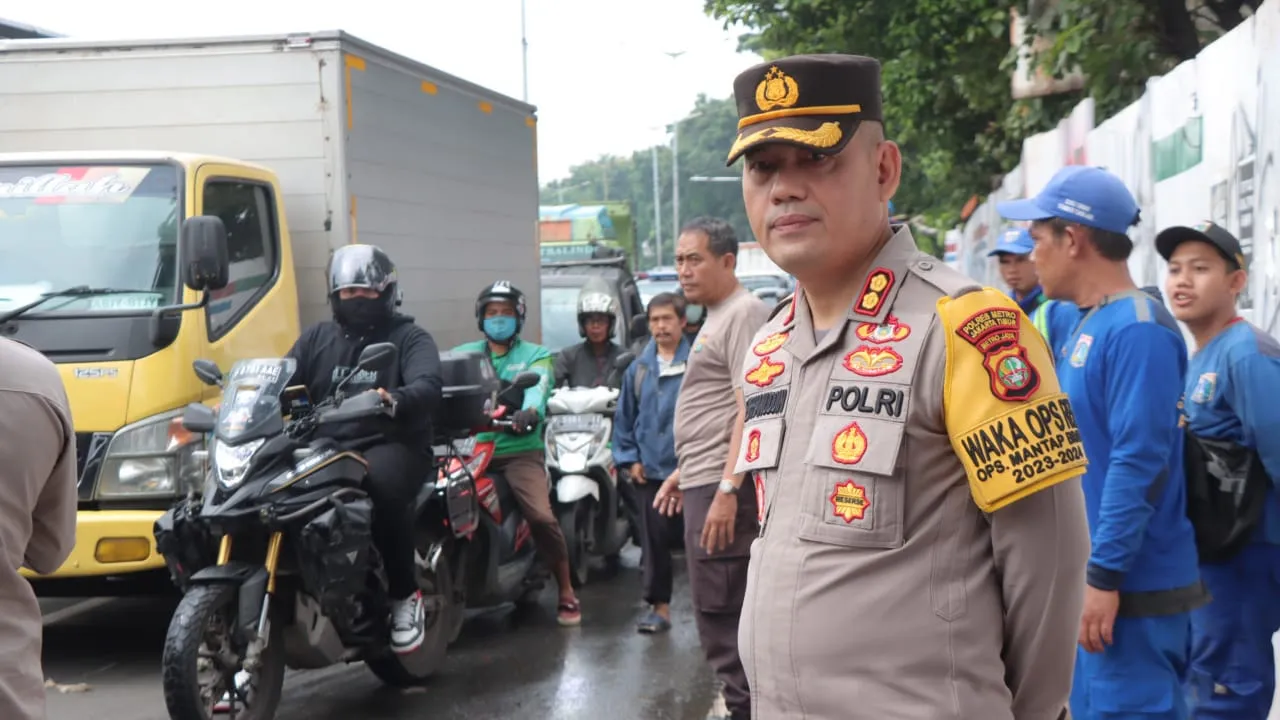 Upaya Polisi dan 3 Pilar Dengan Adanya Tanggul Jebol di TL Pertigaan HEK Kramatjati