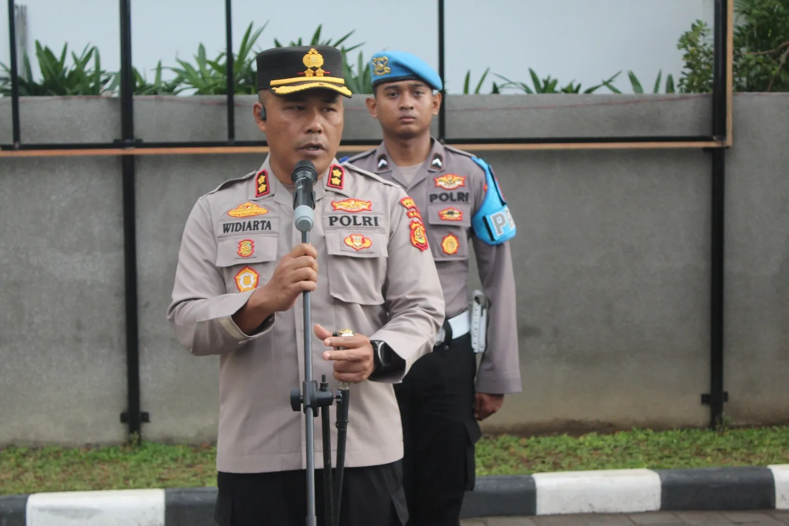 Kapolres Bandara Ngurah Rai Pimpin Apel Pagi Ini Arahannya