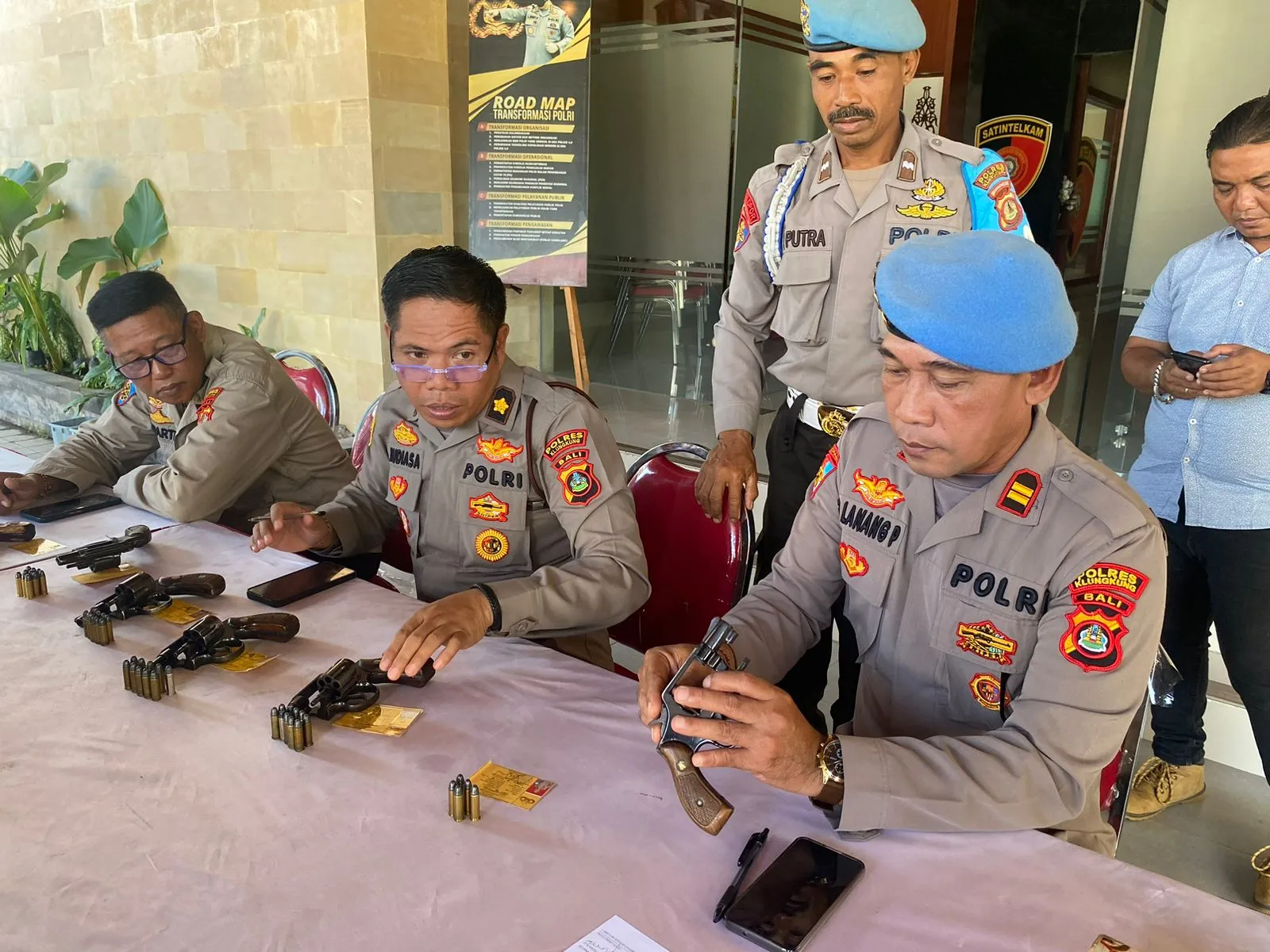 Bentuk Pengawasan Sipropam Polres Klungkung Lakukan Pemeriksaan Senpi Berkala