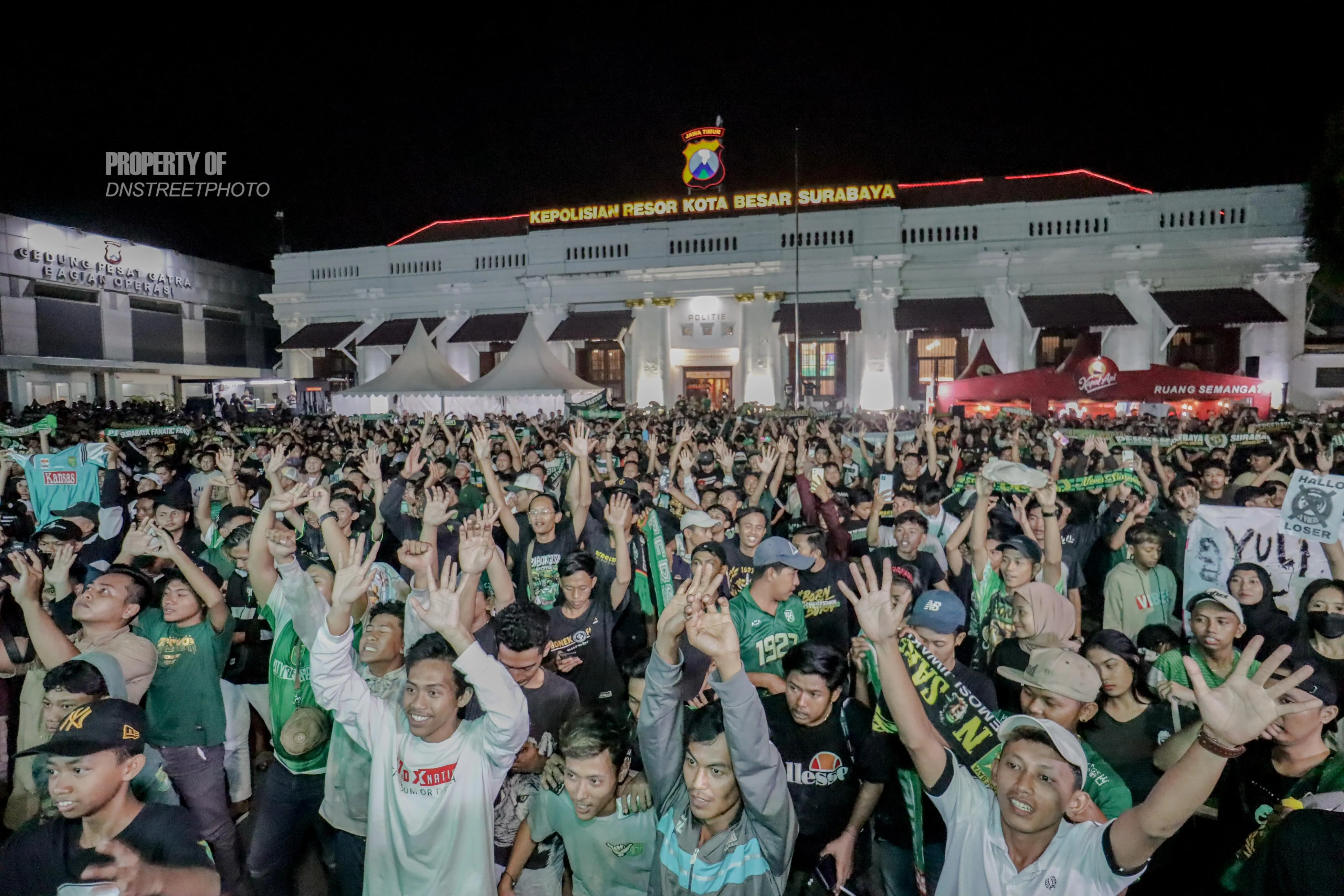 Meriah dan Semaraknya Nobar Persebaya vs Arema FC di Polrestabes Surabaya