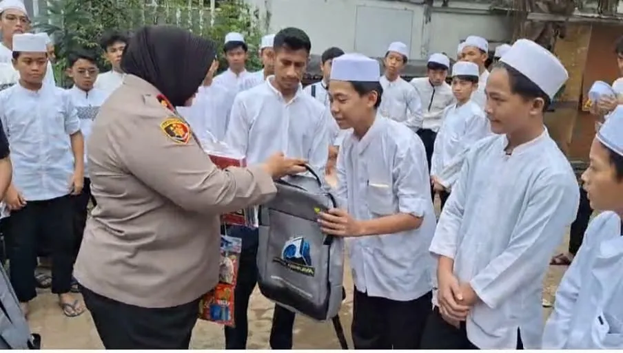Kapolsek Jatinegara Bekerja Sama Dengan PT. Brantas Abipraya Santuni Anak Yatim