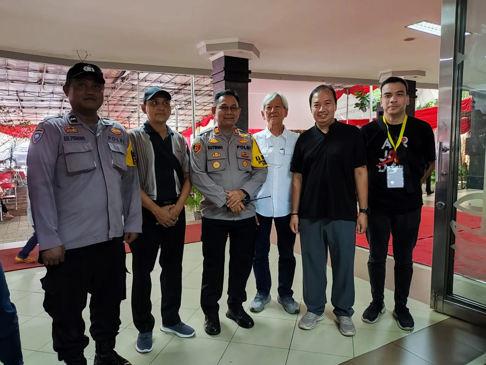 Polsek Duren Sawit Amankan Kegiatan Ibadah dan Theater di Gereja Santa Ana
