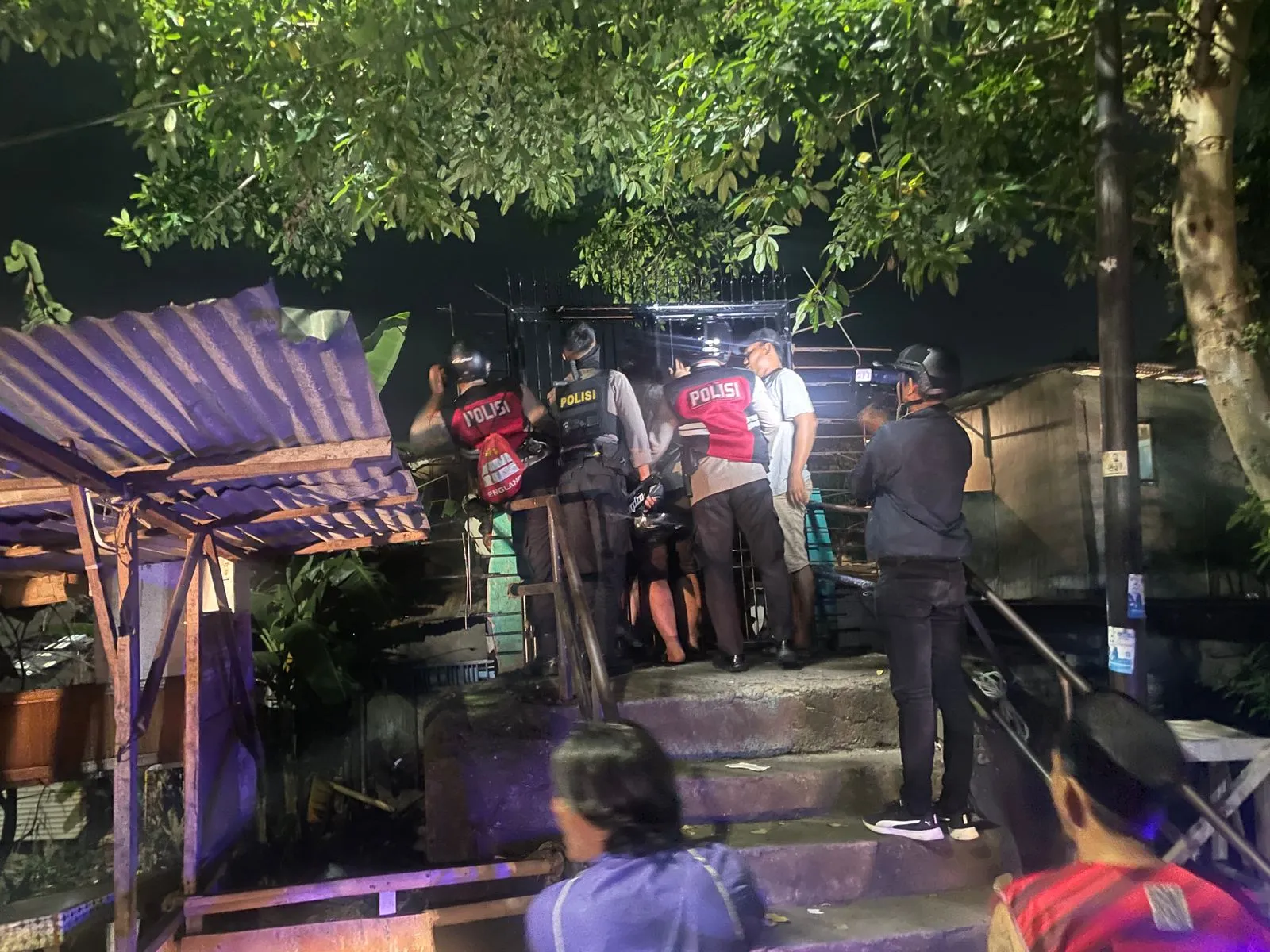 Tim Patroli Perintis Presisi Bubarkan Tawuran Warga di Cipinang Muara