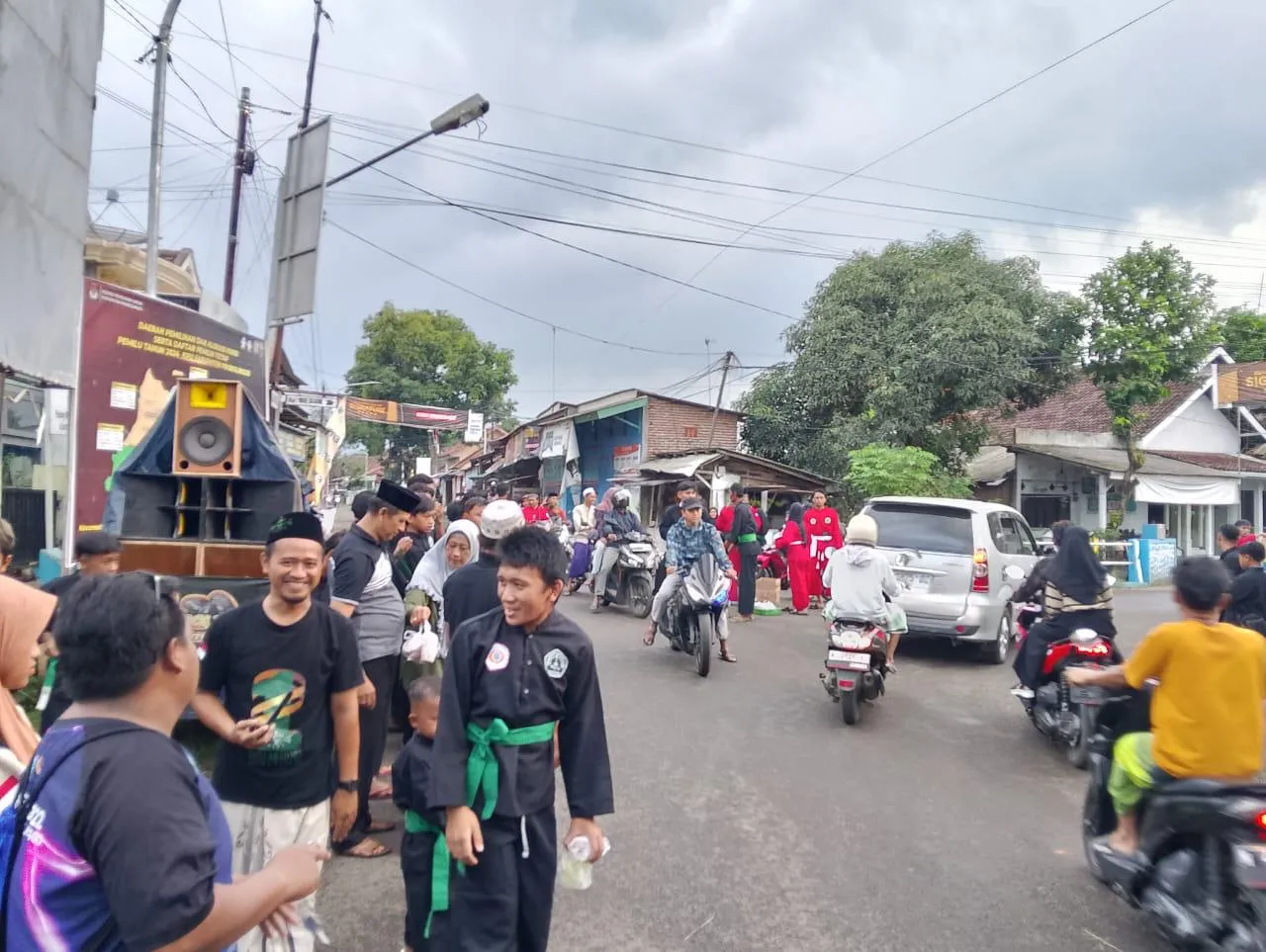 PAC PS Pagar Nusa Kecamatan Pakuniran Bagikan 1000 Takjil