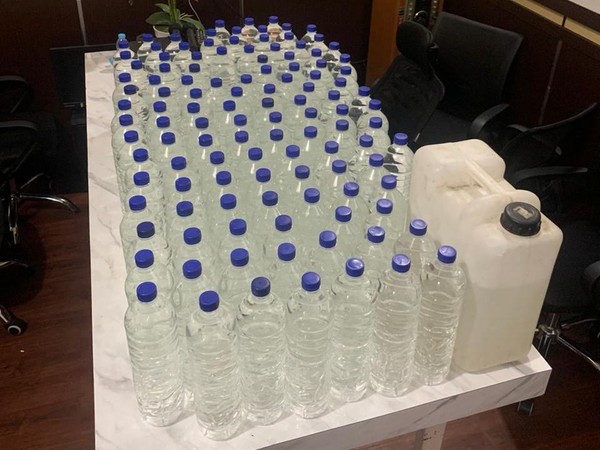 Satresnarkoba Polres Malang Berhasil Ungkap Rumah Produksi Miras Ilegal di Gedangan - Malang, Ratusan Botol Miras Oplosan Diamankan