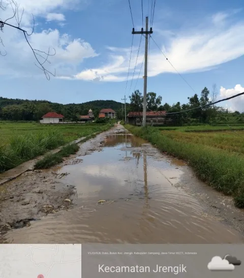 Jalan Rusak Parah di Desa Buker Kabupaten Sampang Tak Kunjung Diperbaiki