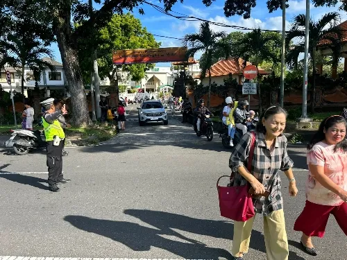 Polres Kawasan Bandara I Gusti Ngurah Rai Amankan Persembahyangan di Gereja Ekklesia