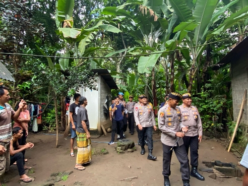 Kapolres Karangasem Beri Dukungan Langsung dalam Kegiatan Minggu Kasih, Rumah Warga Direnovasi