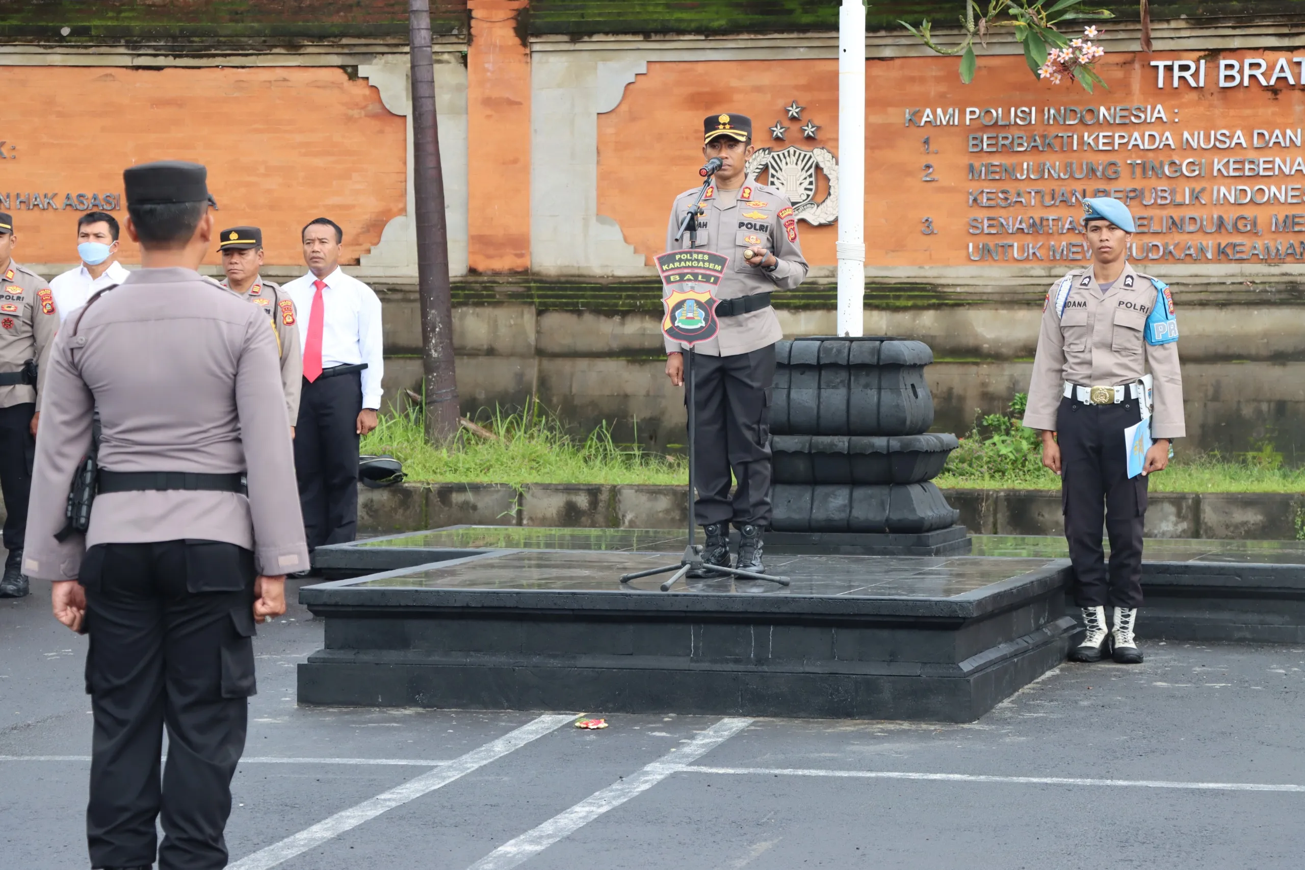 Kapolres Karangasem Pimpin Upacara Kenaikan Pangkat Pengabdian