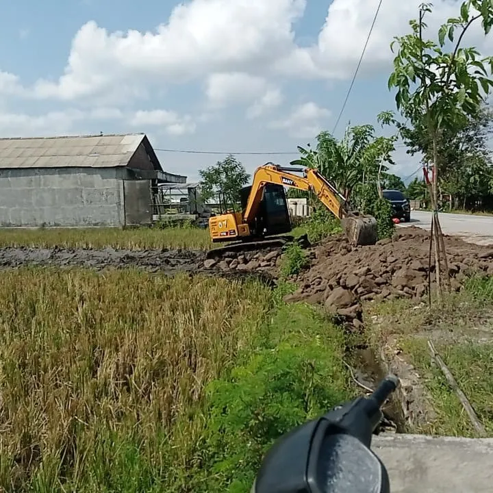 Terkait Proyek Urugan di Depan SD Mlorah Pengusaha Nganjuk Pilih Bungkam Saat Dikonfirmasi