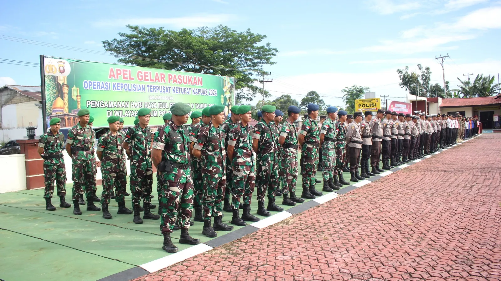 Siap Amankan Perayaan Idul Fitri 1445 Hijriah, Kapolres Bengkayang Pimpin Apel Gelar Pasukan Ops Ketupat Kapuas 2024