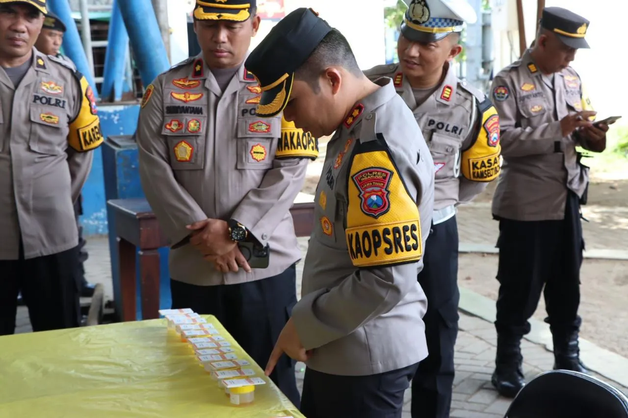 Polres Nganjuk Lakukan Tes Urin Acak Sopir Angkutan Umum, Upaya Jaga Keselamatan Penumpang