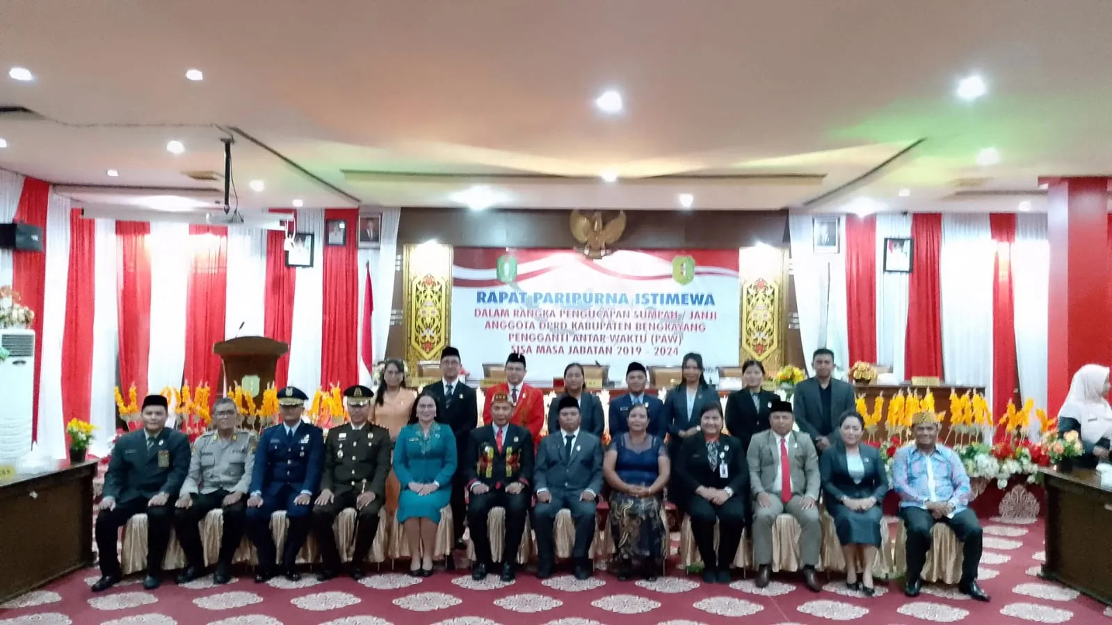Rapat Paripurna Istimewa Sumpah Janji PAW Anggota DPRD Kabupaten Bengkayang