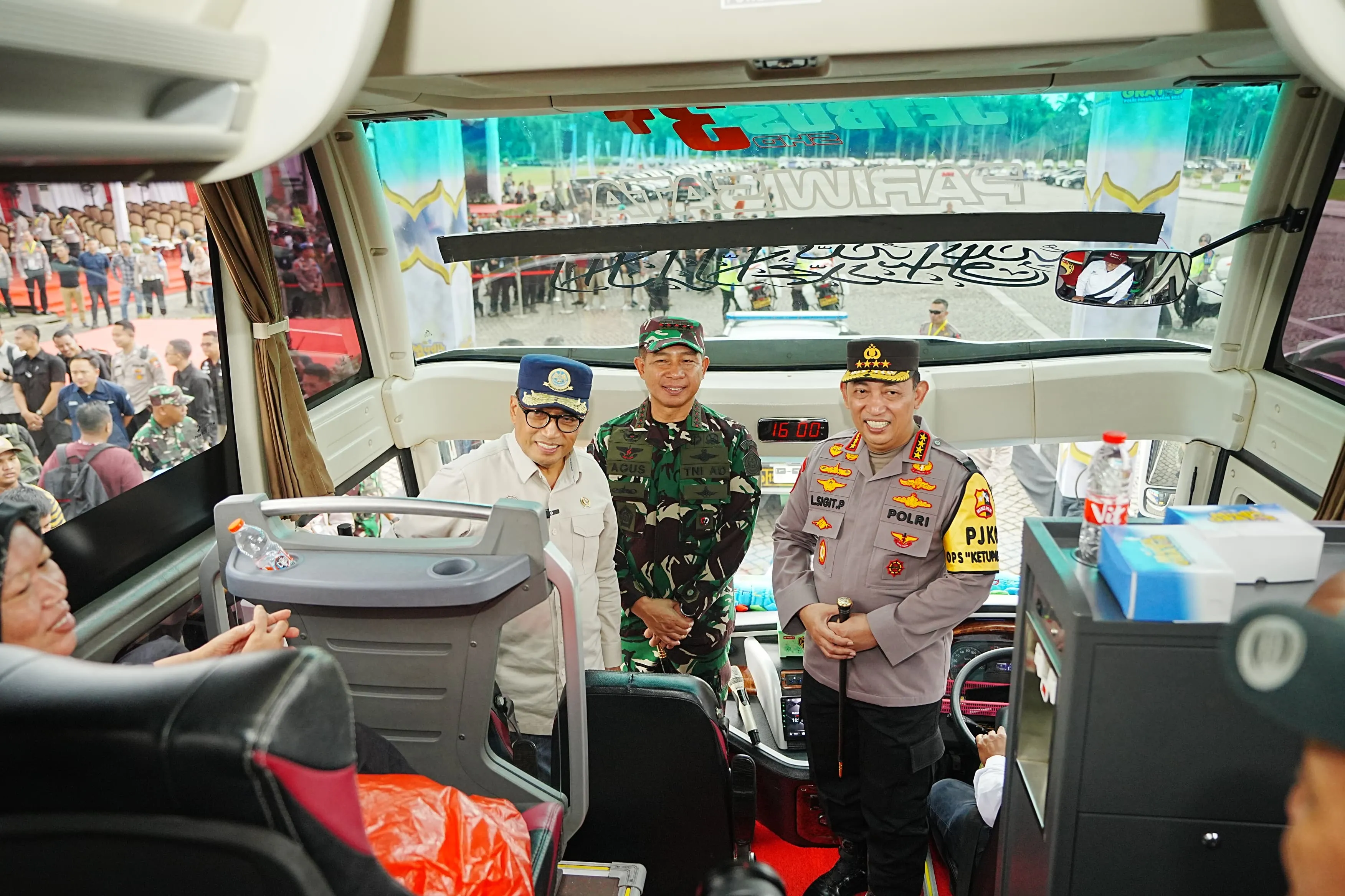 Tindaklanjuti Arahan Presiden, Kapolri Lepas Mudik Gratis Polri Presisi