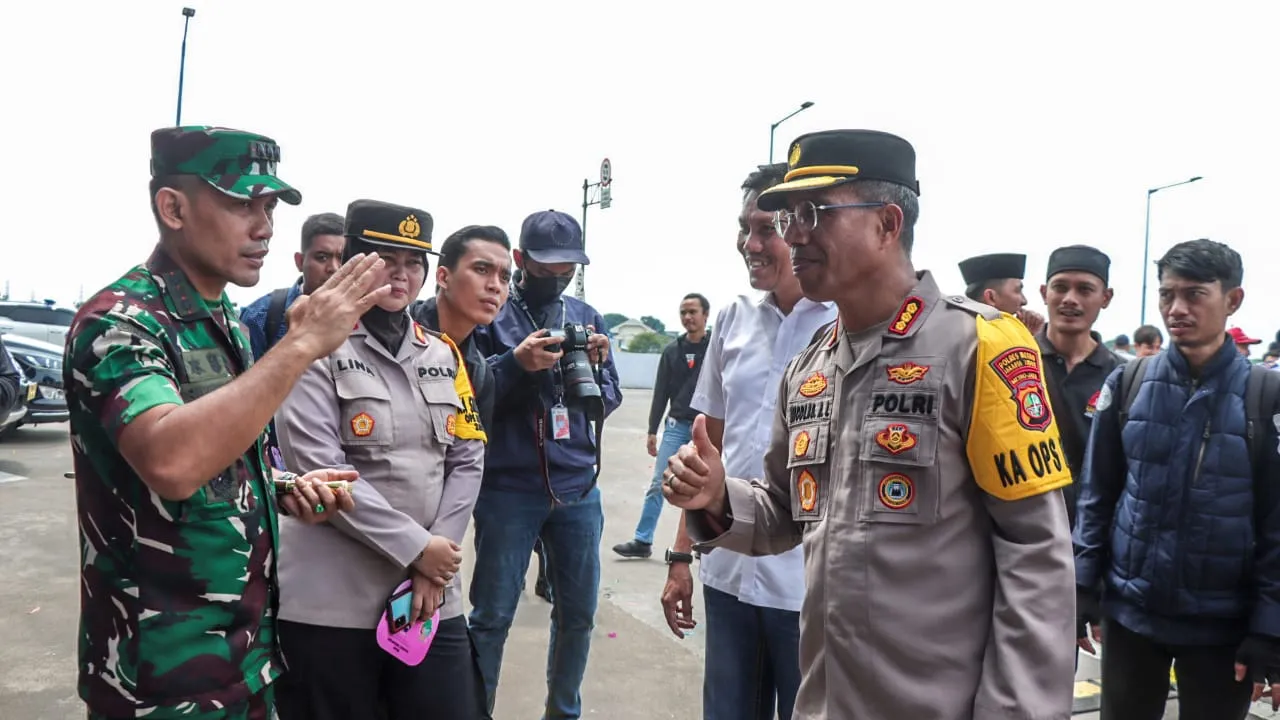 Lepas Mudik Gratis di Terbus Pulogebang, Kapolres Metro Jakarta Timur Dampingi Kementrian Perhubungan RI