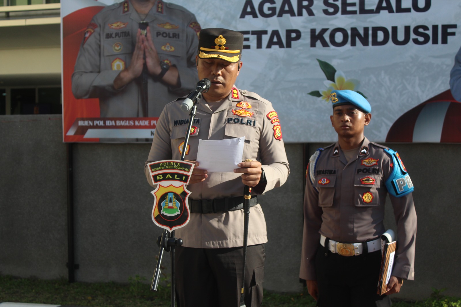 Upacara Hari Kesadaran Nasional di Markas Polres Bandara Ngurah Rai, Kapolres Ajak Anggota Tingkatkan Pengabdian dan Pelayanan Publik
