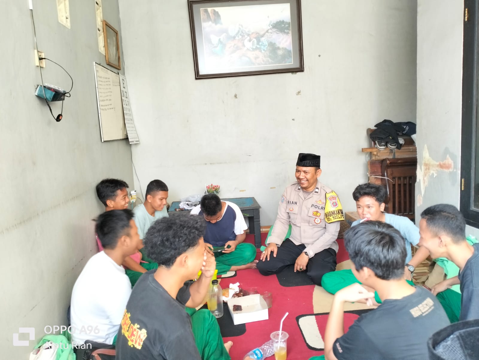 Bhabinkamtibmas Sambangi Anak Sekolah Sampaikan Pesan Kamtibmas
