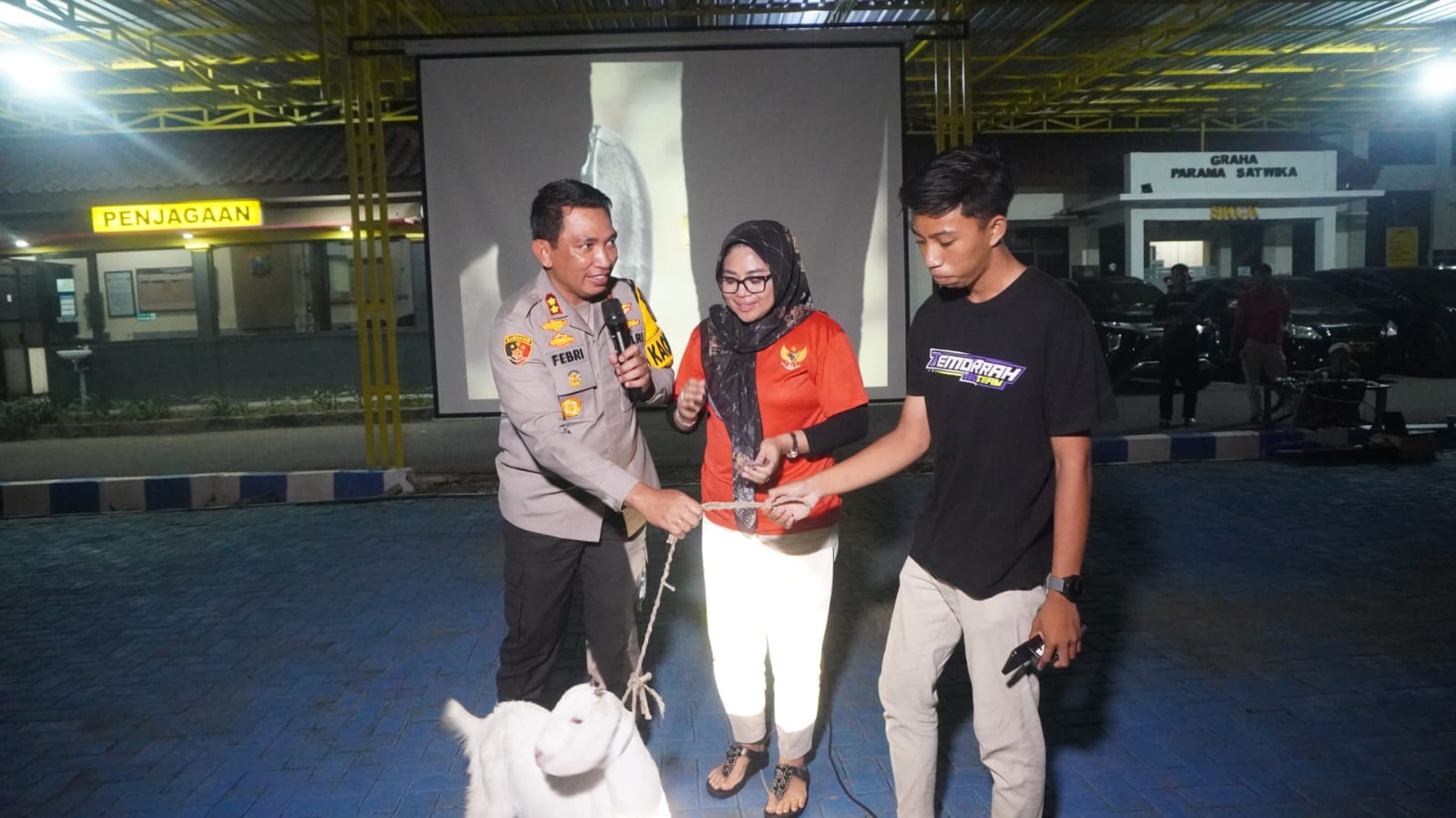 Gelar Nobar Semi Final Semi Piala Asia U-23, Polres Bangkalan Berikan Doorprize Dua Kambing