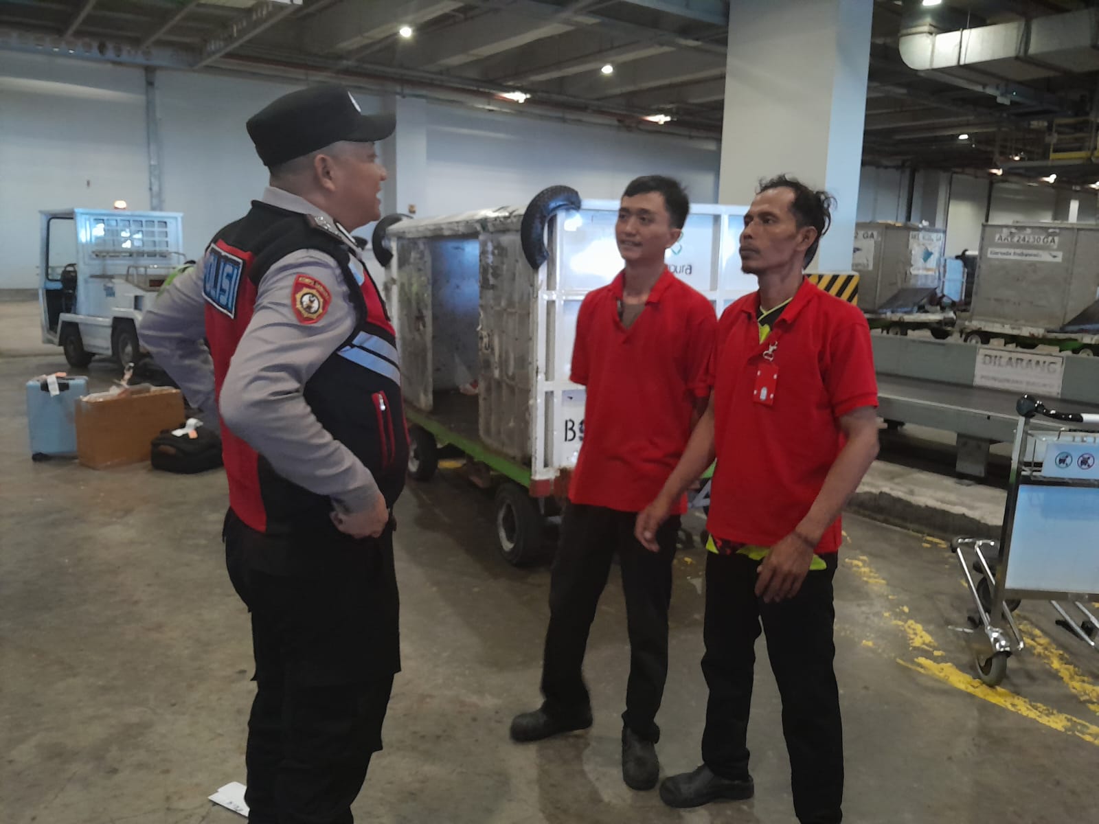 Polsubsektor Terminal 3 Bandara Soetta Sambangi Area Make Up Domestik