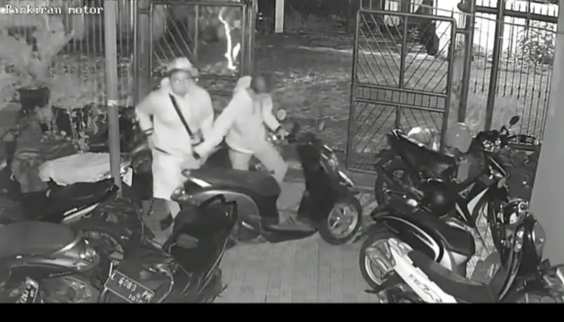 Video CCTV Menampilkan Aksi Pencurian Ganda di Jl. Sigura Gura 5