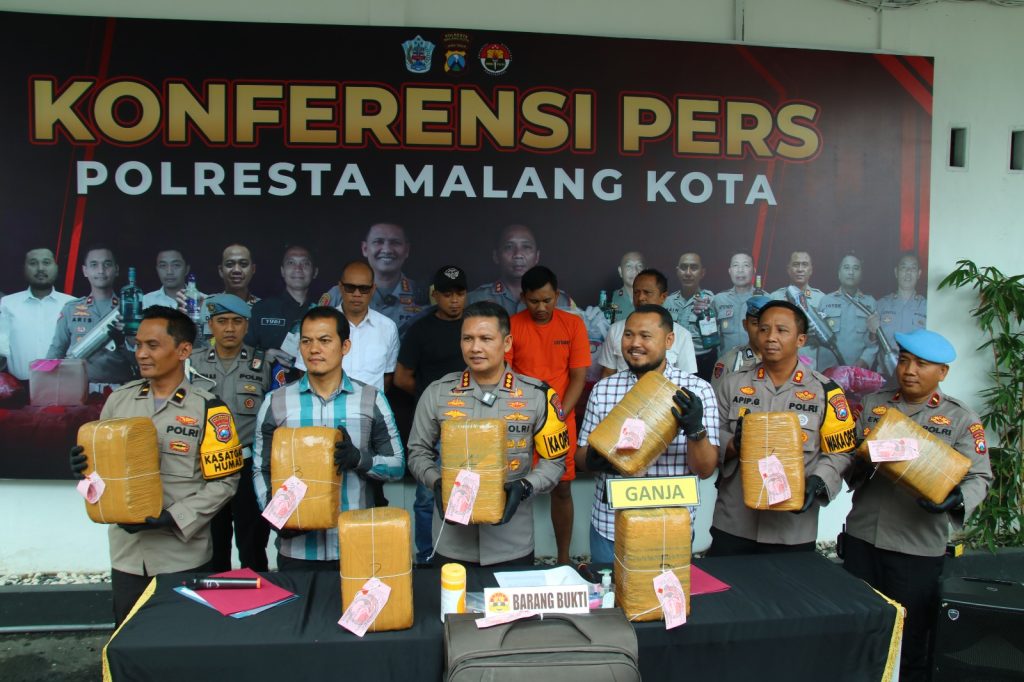 Menyala Komandan !!, Polresta Malang Kota Ungkap Kasus Ganja 42 Kilogram, Tersangka Terancam Hukuman Mati