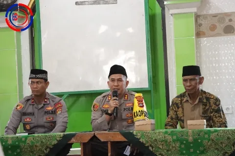 Kapolres Klungkung Buka Ruang Dialog dalam Jumat Curhat Bersama Warga Kampung Jawa, Mempererat Keharmonisan dan Keamanan Bersama