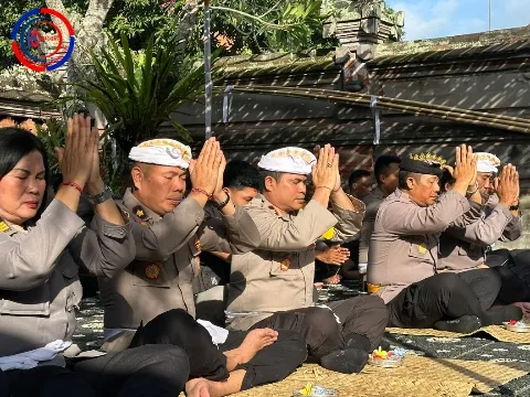 Polres Klungkung Gelar Persembahyangan Bersama di Pura Mandara Kusuma, Tingkatkan Nilai Spiritual dan Doa Keselamatan