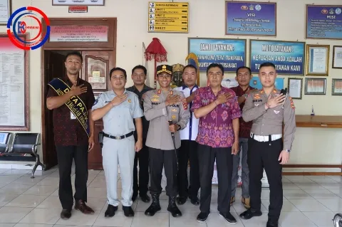 Kapolres Karangasem Sidak Samsat, Tekankan Pelayanan Tanpa Pungli dan Transparan