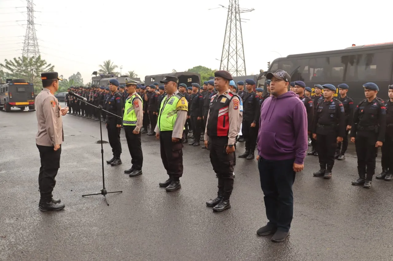 Amankan Hari Buruh, Kapolresta Tangerang Pimpin Apel Siaga di Gerbang Tol Kedaton