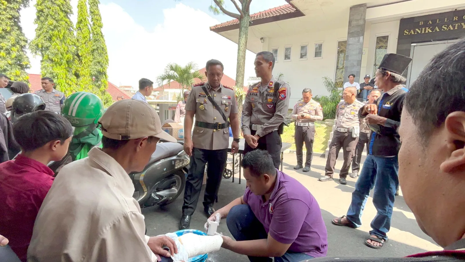 Sambut Hari Bhayangkara ke-78, Polresta Malang Kota Beri Kaki Palsu Untuk Puluhan Disabilitas