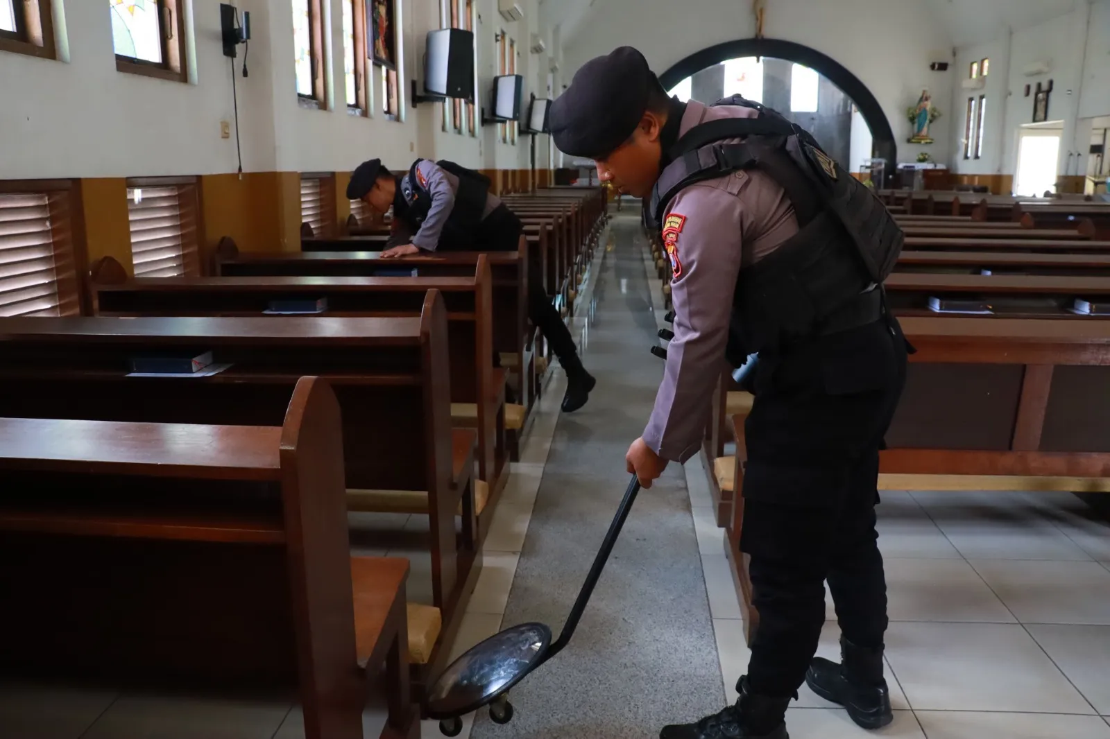 Jelang Kenaikan Yesus Kristus 2024, Polres Tanjung Perak Sterilisasi Sejumlah Gereja