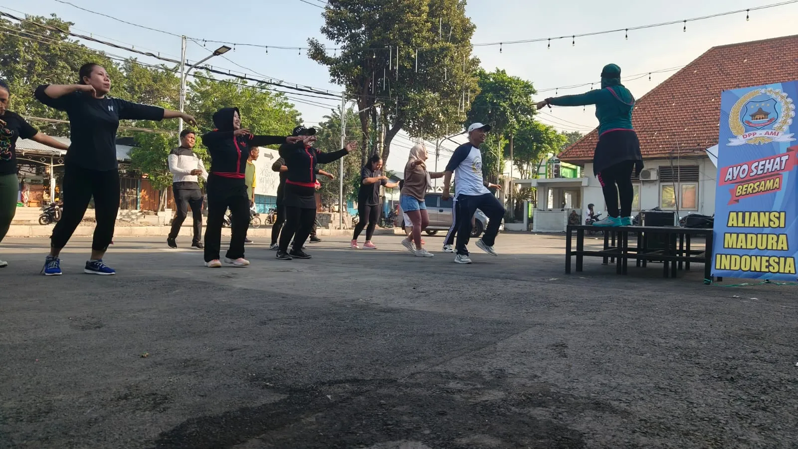 Minggu Sehat Aliansi Madura Indonesia Gelar Senam Pagi, Bersama Anggota dan Warga Arimbi Surabaya