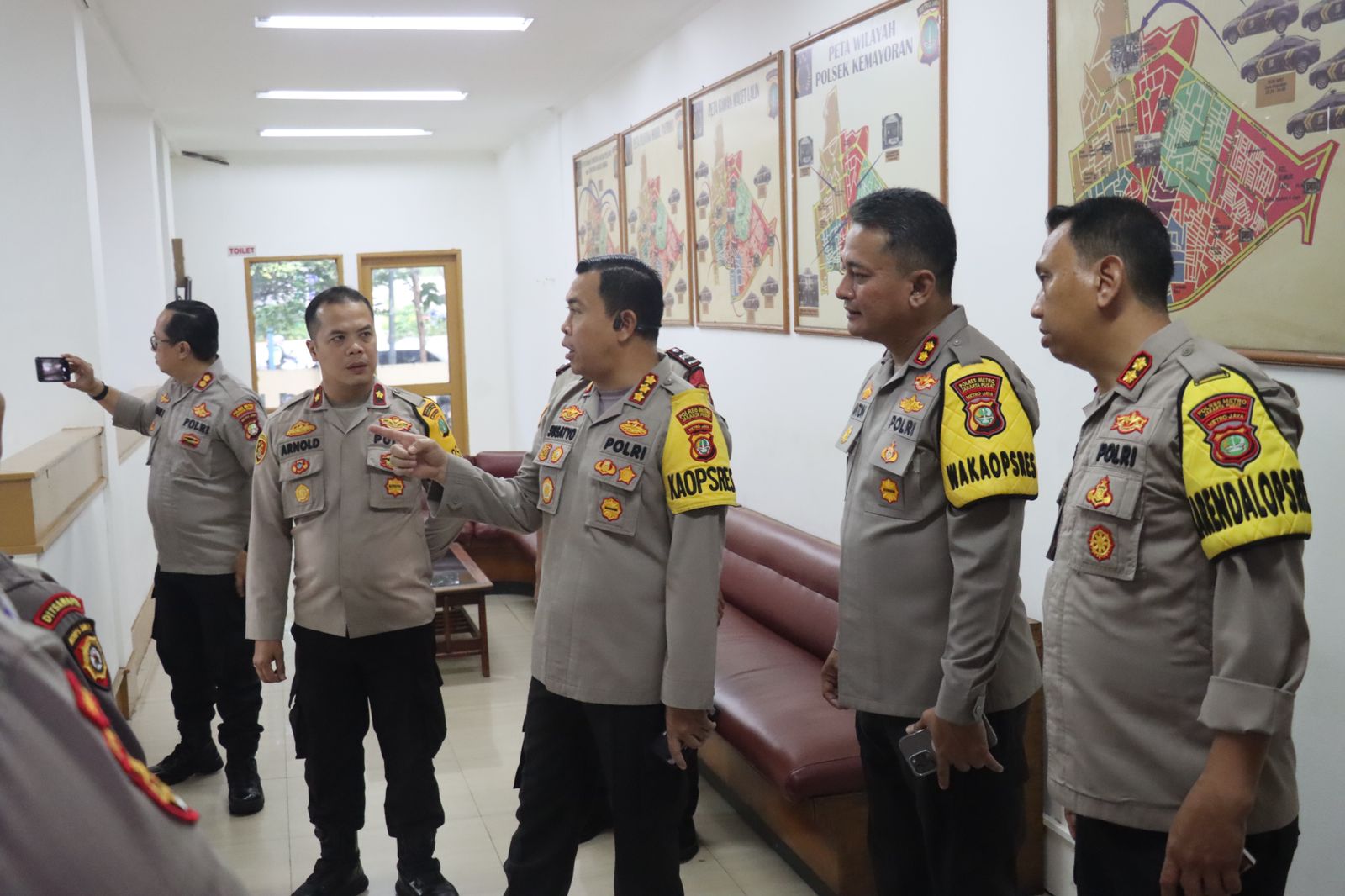 Kapolres Metro Jakarta Pusat Melakukan Pengecekan Mako Polsek Kemayoran