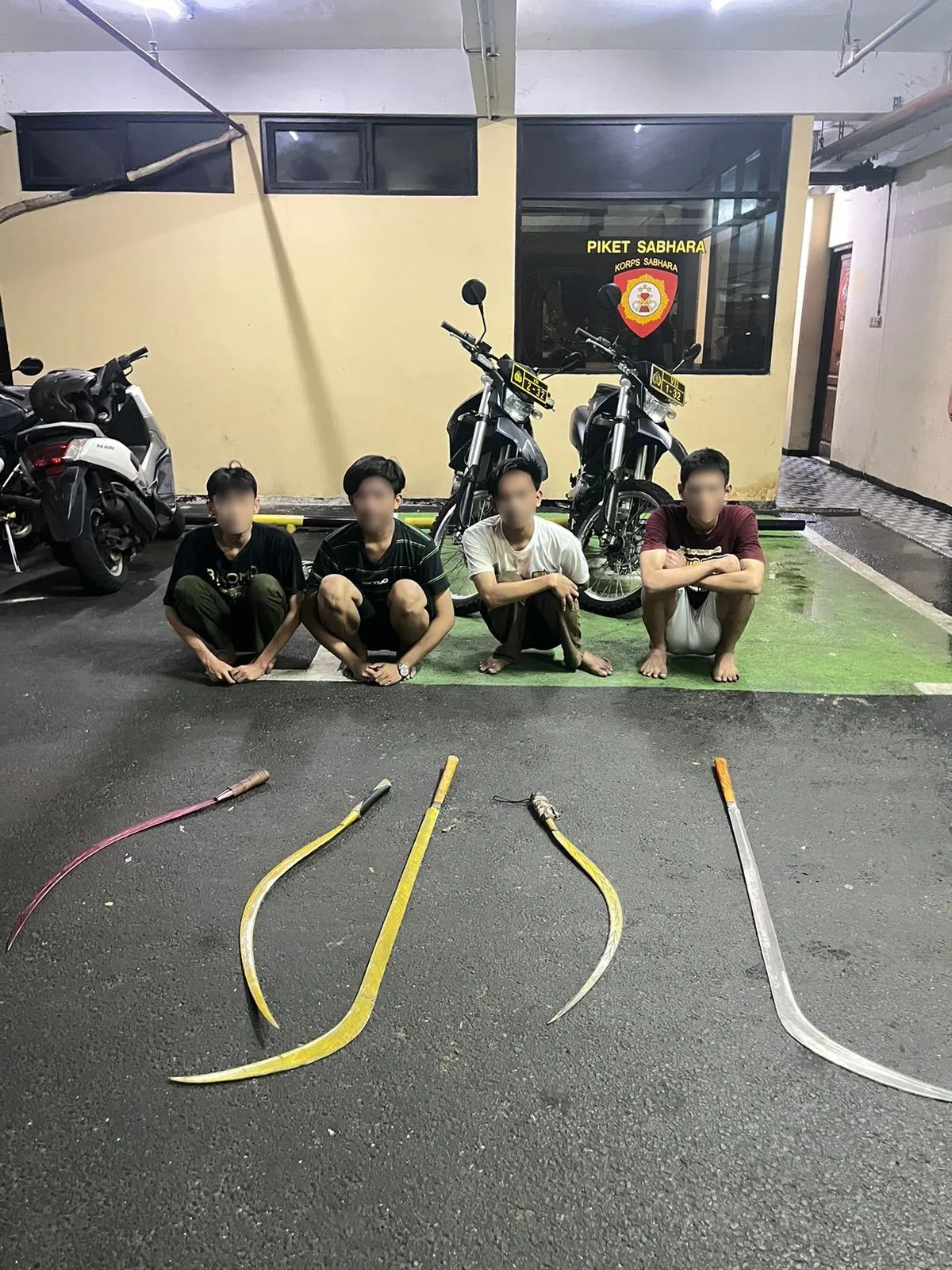 Polisi Ggalkan Tawuran, Sejumlah Remaja dan Senjata Tajam Diamankan di Jatinegara