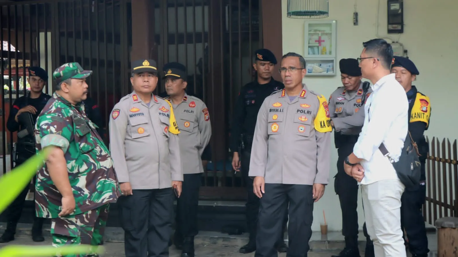 Tinjau Vihara, Kapolres Metro Jakarta Timur Pastikan Perayaan Ibadah Hari Waisak 2568 BE / 2024 Aman