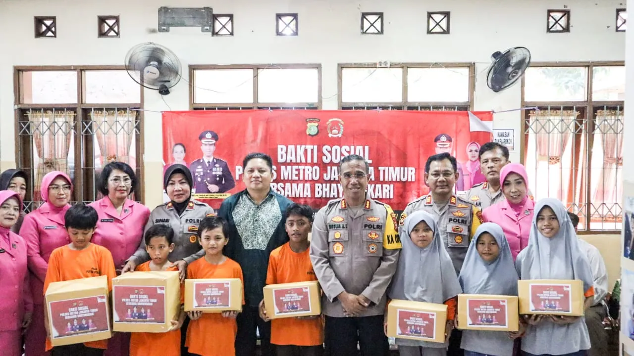 Polres Metro Jakarta Timur Bersama Bhayangkari Gelar Bakti Sosial di Panti Sosial Asuhan Anak Putra Utama 1 
