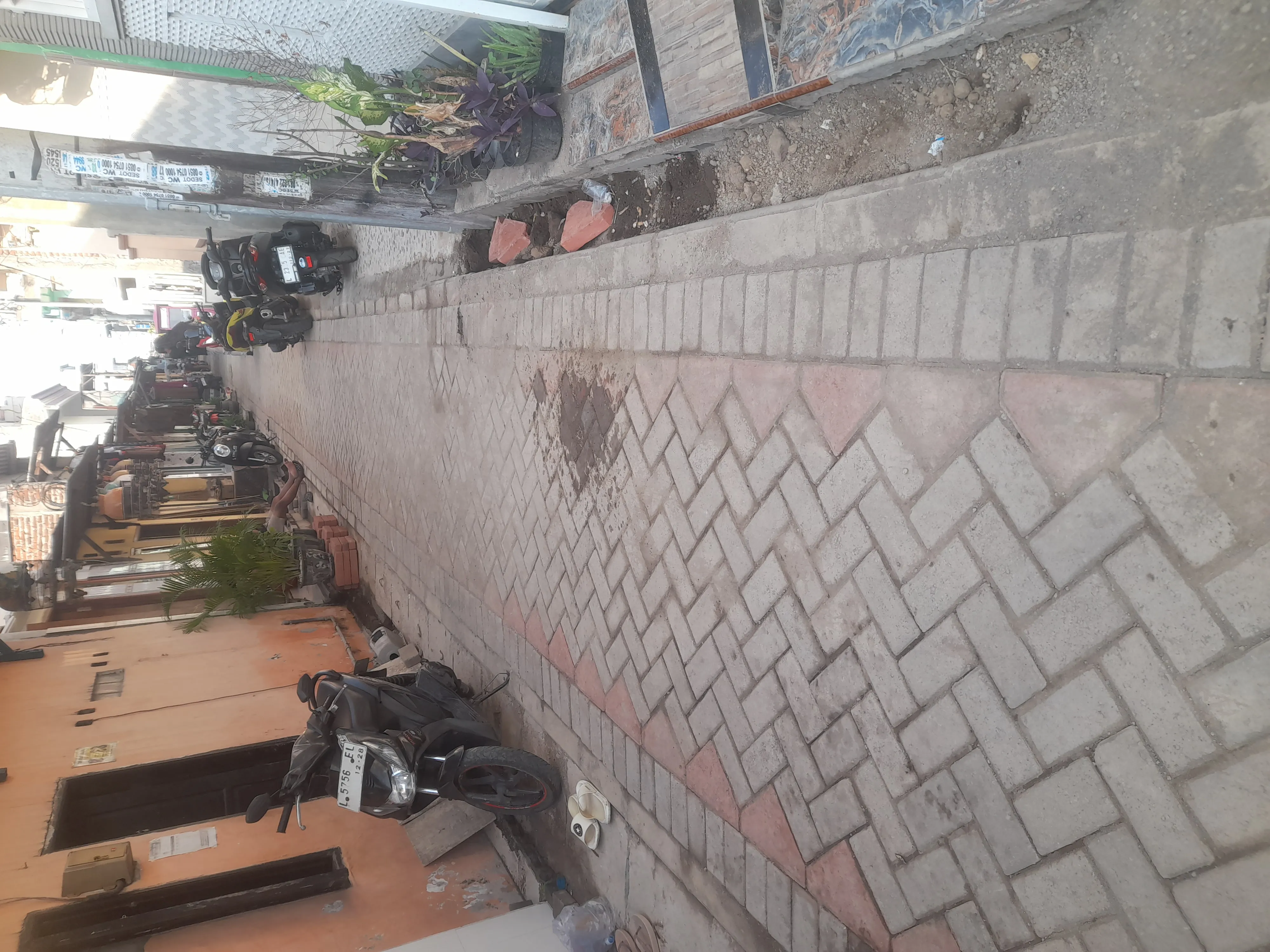 Warga Apresiasi Peningkatan Jalan Paving Block di Tambak Wedi Tengah 2 Kelurahan Tambak Wedi