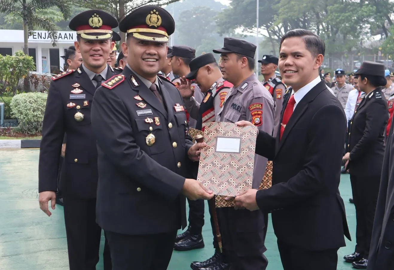 Puluhan Personel Polresta Bandara Soekarno-Hatta Dari Berbagai Satuan Mendapatkan Penghargaan 