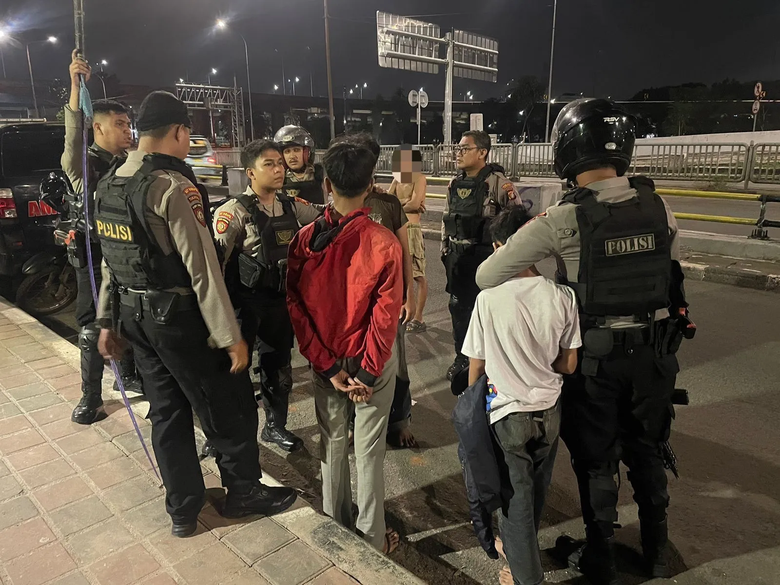 Tim TP3 Polres Metro Jakarta Timur Cegah Tawuran, 3 Remaja Dan Sajam Clurit Diamankan