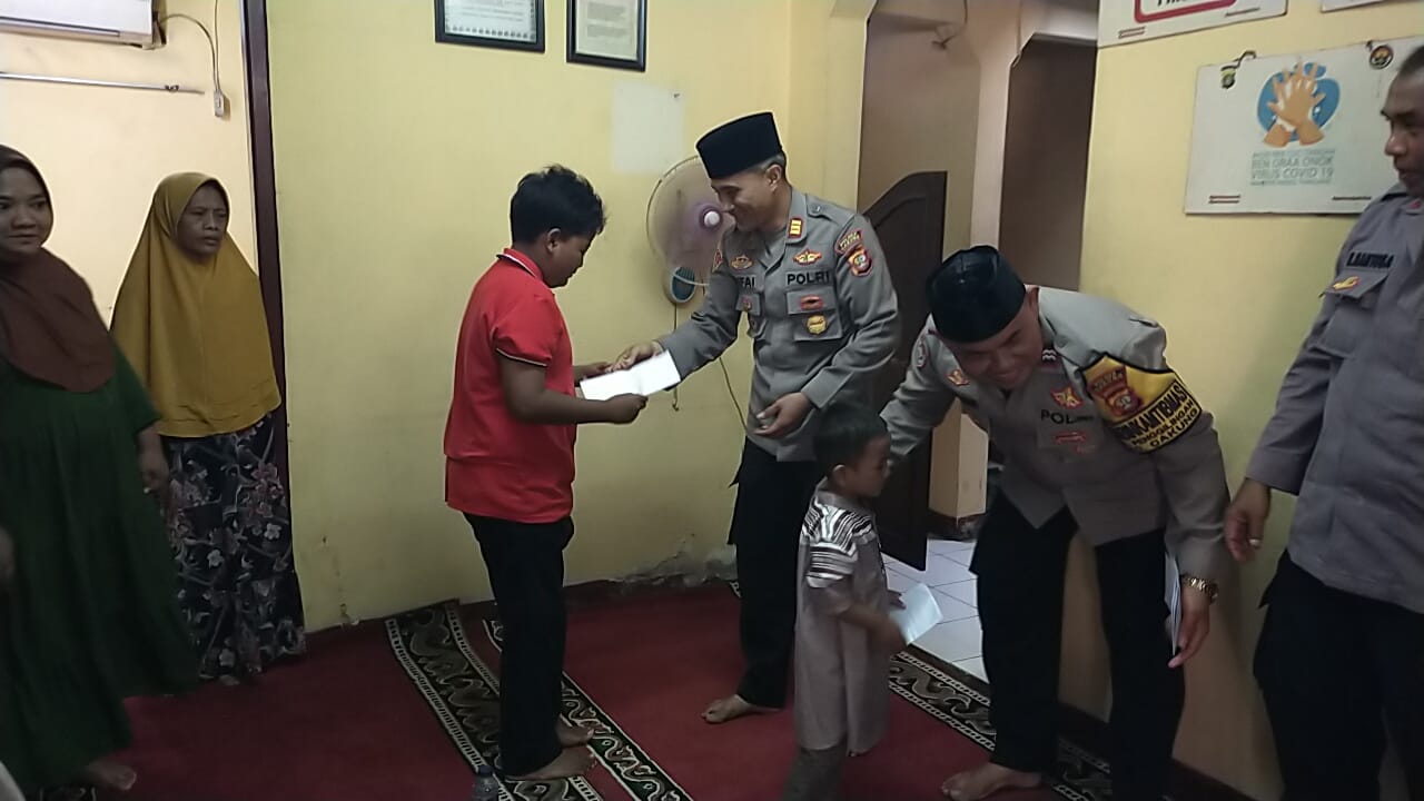 Santunan Anak Yatim Oleh Polsek Cakung dan Doa Bersama di Kantor Polsubsektor PIK