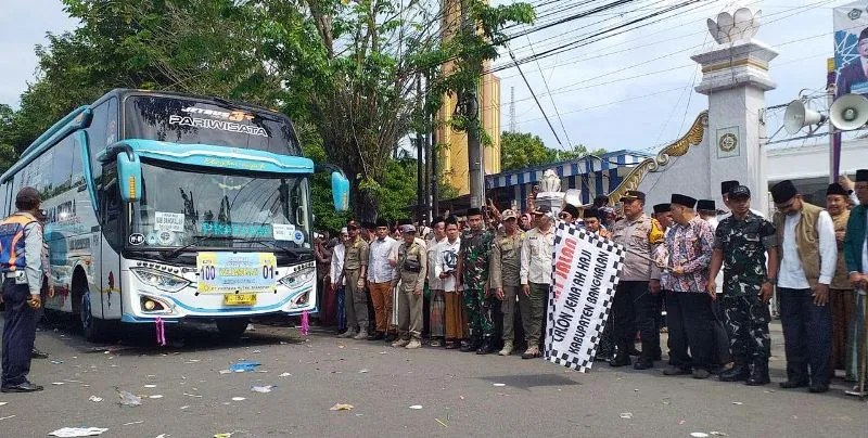 Polres Bangkalan Maksimalkan Pengamanan Keberangkatan 653 CJH Bangkalan, Antisipasi Gangguan Kamtibmas