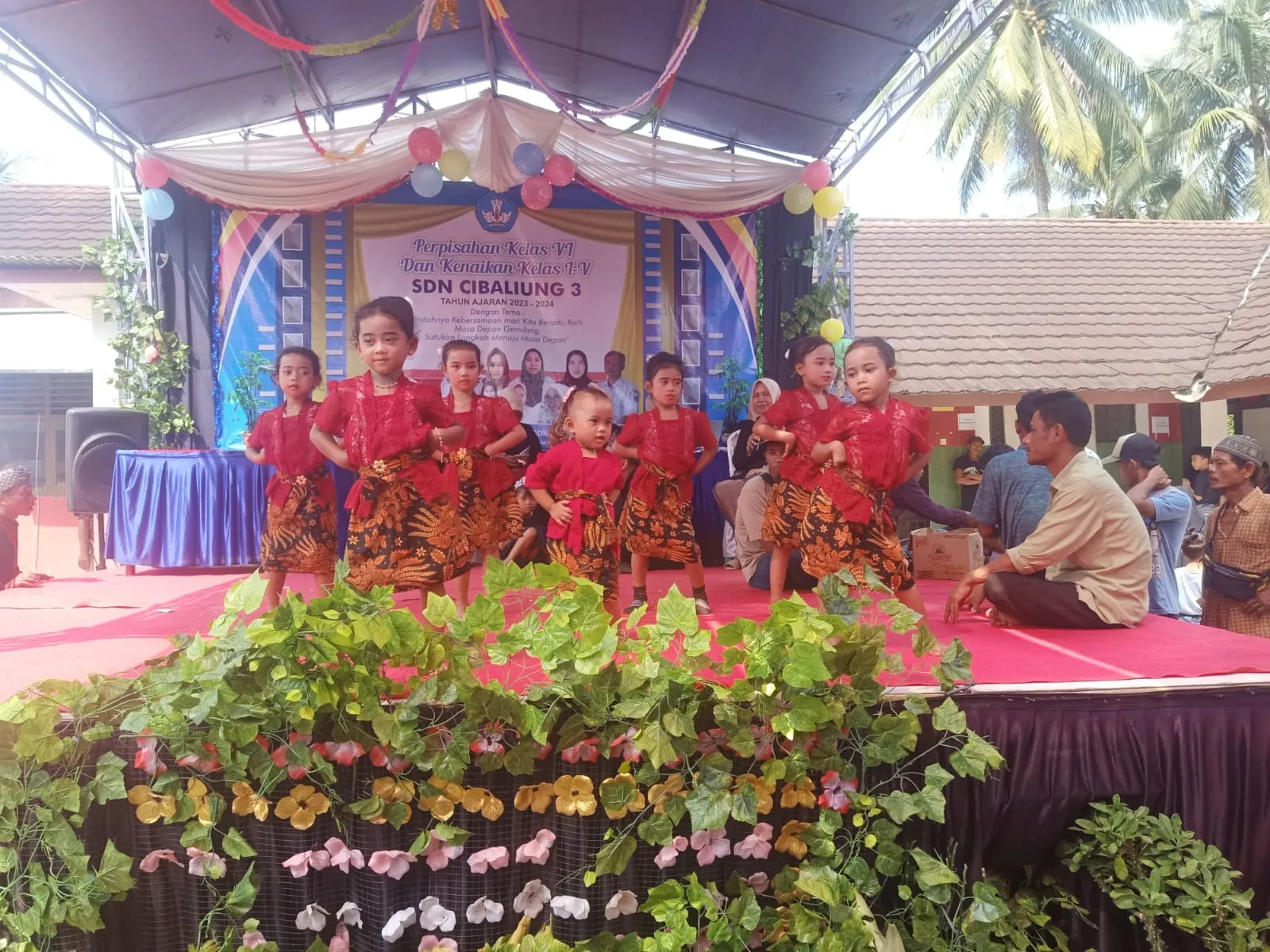 Perpisahan Kelas VI dan Kenaikan Kelas I-V Tahun Ajaran 2023-2024 SDN Cibaliung 3 BerIangsung Meriah dan Penuh Rasa Haru