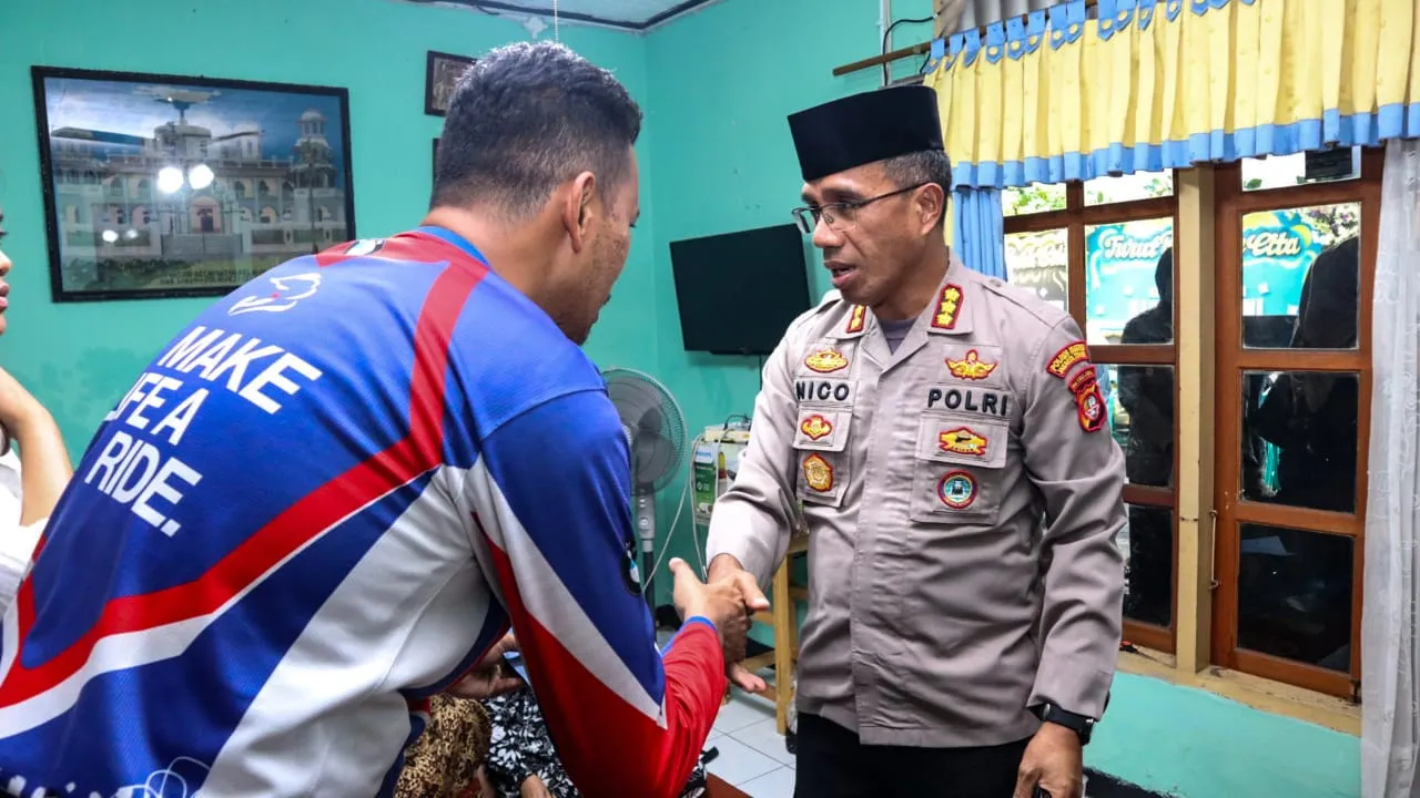 Kapolres Metro Jakarta Timur Takziah ke Rumah Duka Aiptu Rukini Anggota Polsek Pulogadung