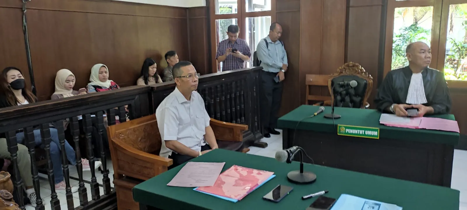 Simangungsong Duduk di Kursi Pesakitan Terbelit Kasus Ijazah Palsu